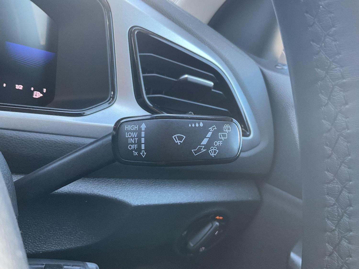 Used Volkswagen T-Roc for sale - 78127313: Photo 45