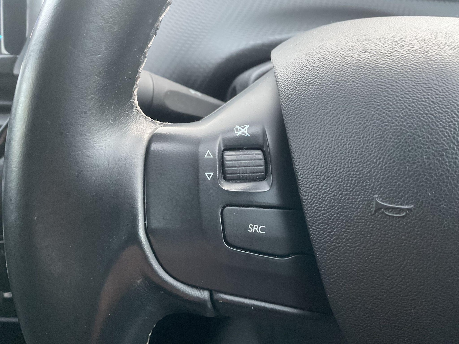 Used Peugeot 208 2019 for sale - 77021262: Photo 14