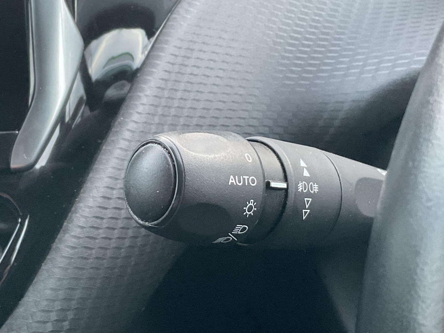 Used Peugeot 208 2019 for sale - 77021262: Photo 17