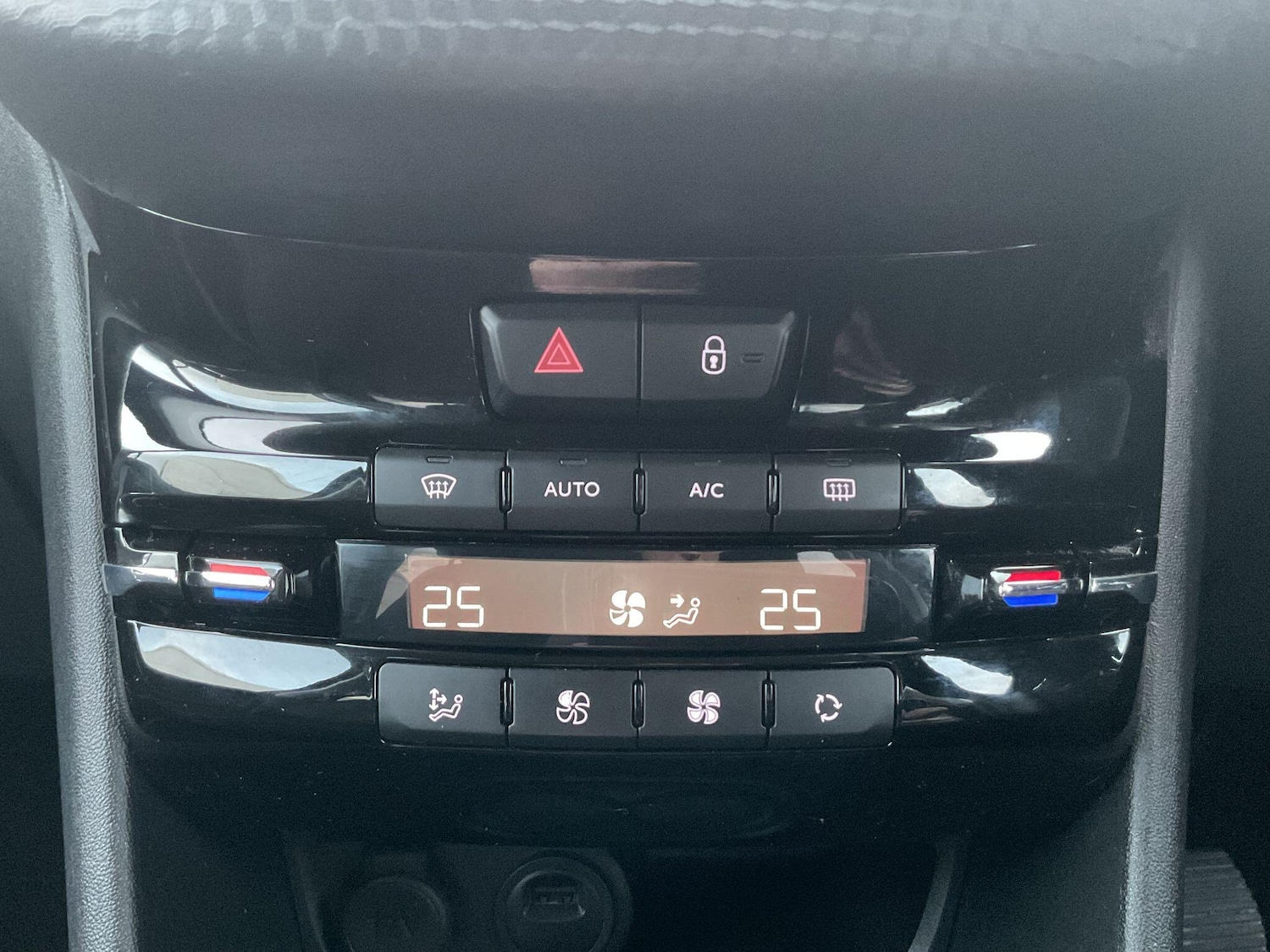 Used Peugeot 208 2019 for sale - 77021262: Photo 37