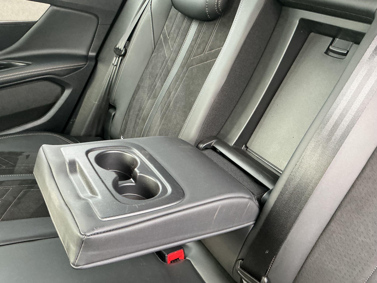 Used Peugeot 3008 2021 for sale - 76850402: Photo 32