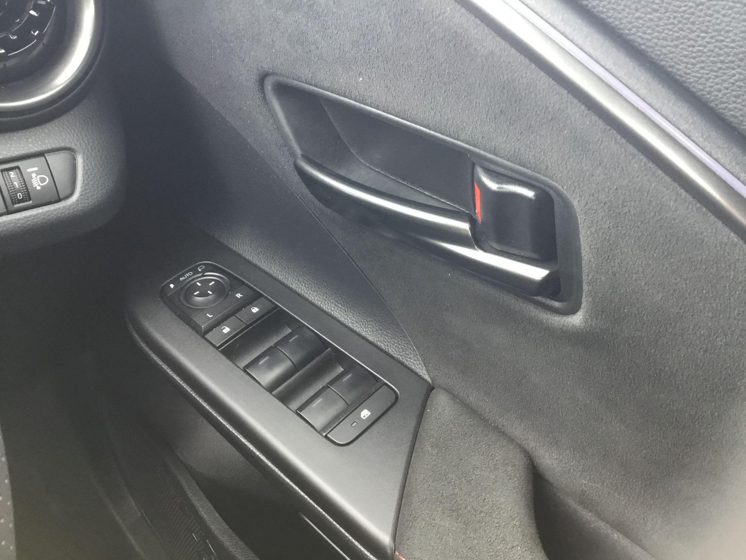 Used Toyota C-HR 2024 for sale - 77098183: Photo 27