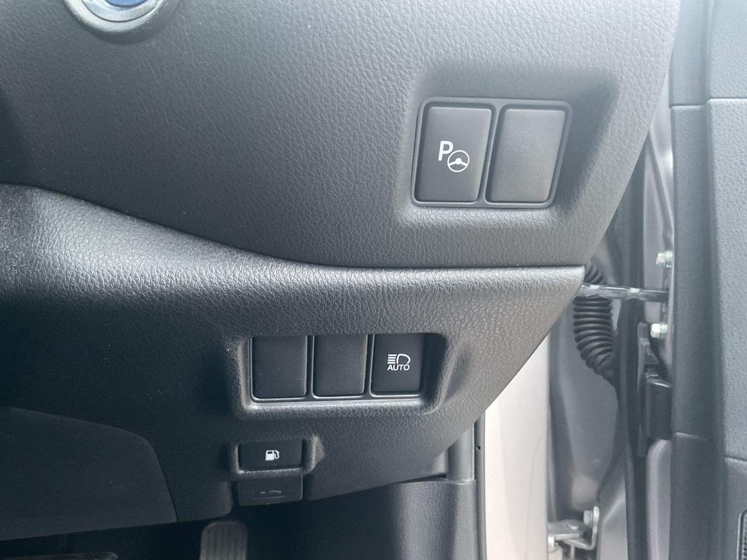 Used Toyota C-HR 2017 for sale - 78170440: Photo 15