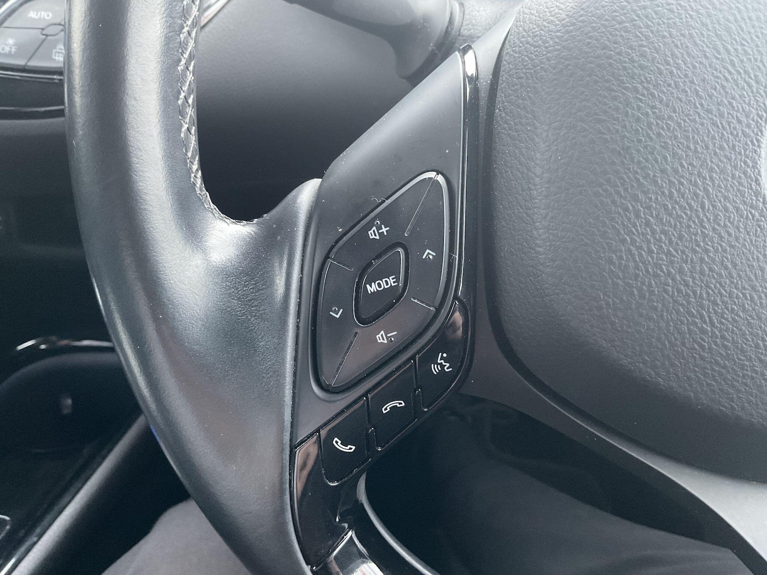 Used Toyota C-HR 2017 for sale - 78170440: Photo 17