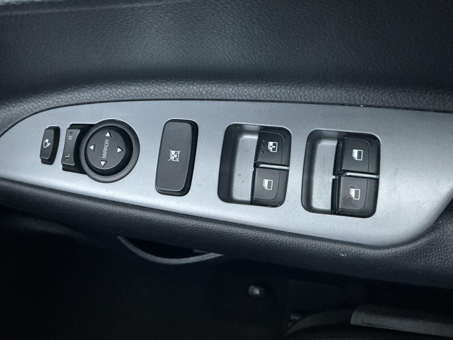 Used Kia Stonic 2022 for sale - 76850499: Photo 32