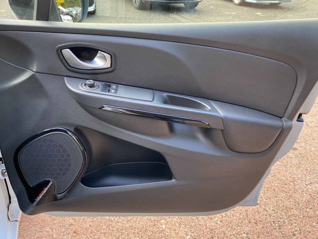 Used Renault Clio 2015 for sale - 76395617: Photo 19