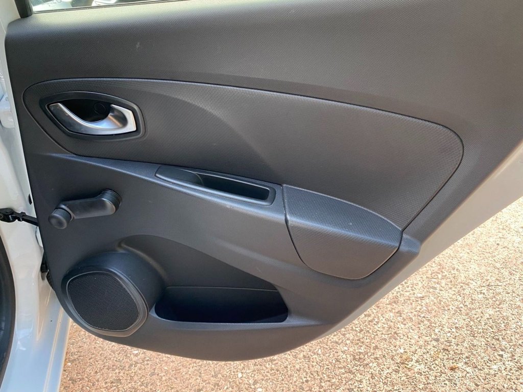 Used Renault Clio 2015 for sale - 76395617: Photo 20