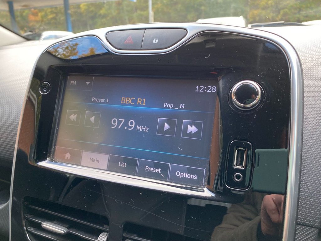 Used Renault Clio 2015 for sale - 76395617: Photo 30