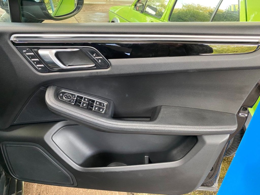 Used Porsche Macan 2017 for sale - 76356379: Photo 20
