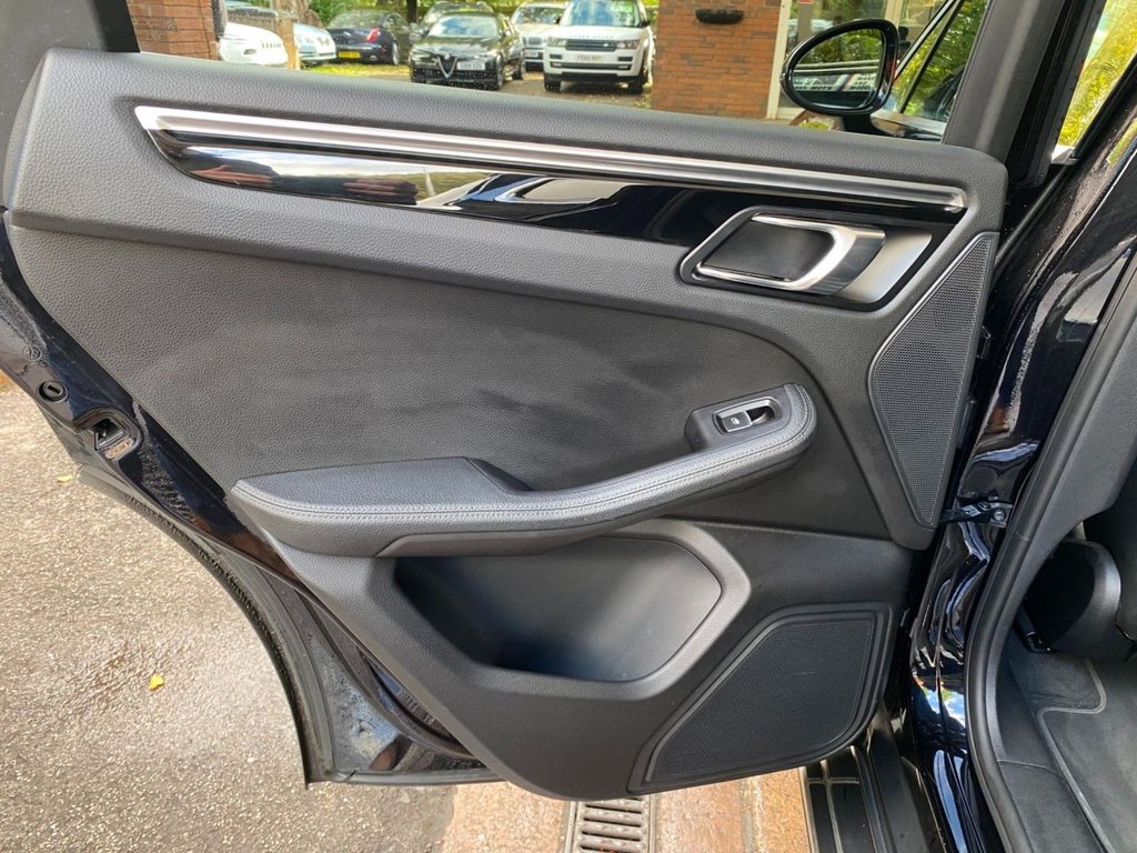 Used Porsche Macan 2017 for sale - 76356379: Photo 23