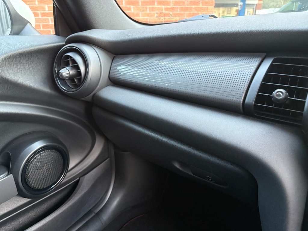 Used MINI Convertible 2018 for sale - 76670550: Photo 16