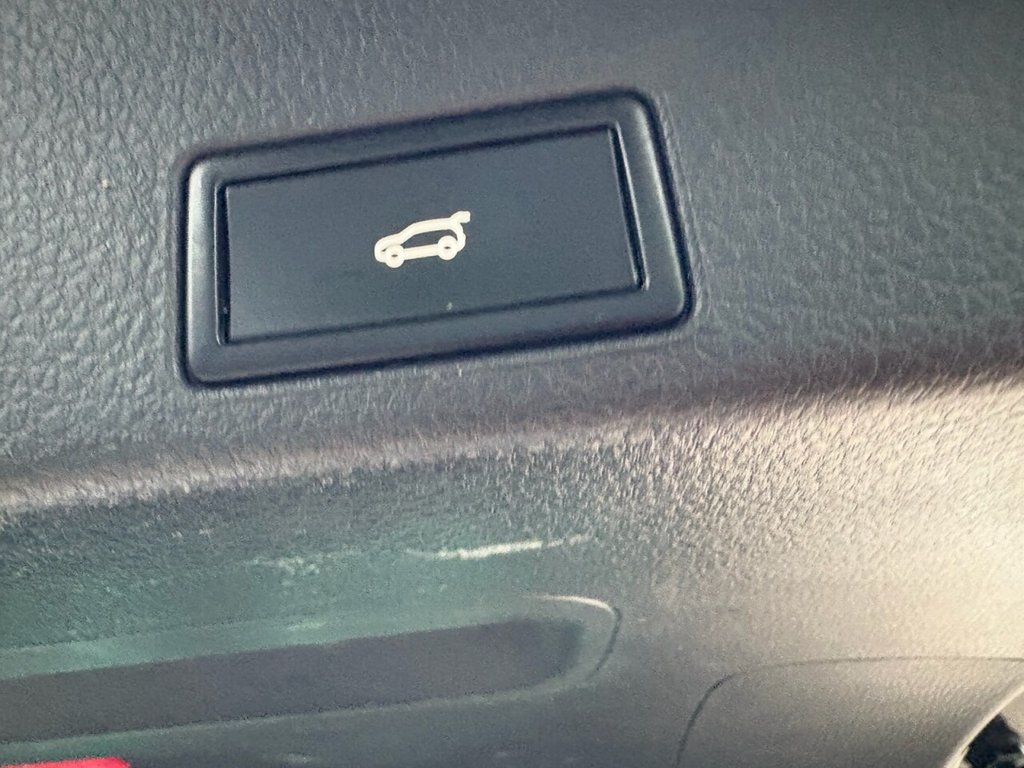 Used Volkswagen Touareg 2015 for sale - 77666946: Photo 24