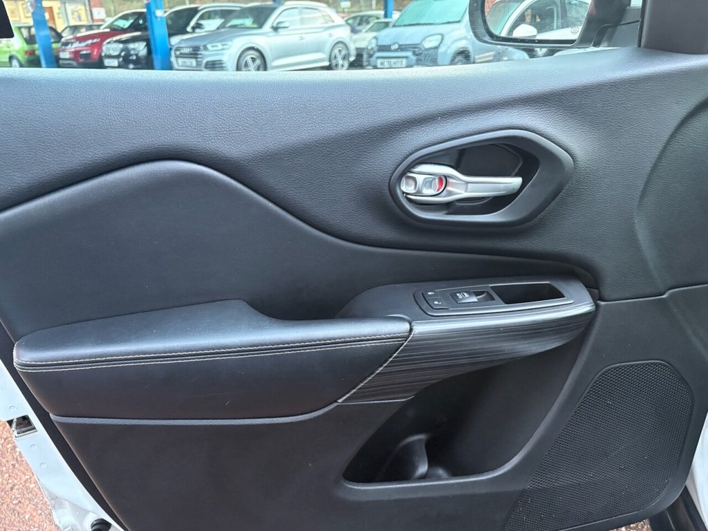 Used Jeep Cherokee 2015 for sale - 76923341: Photo 40